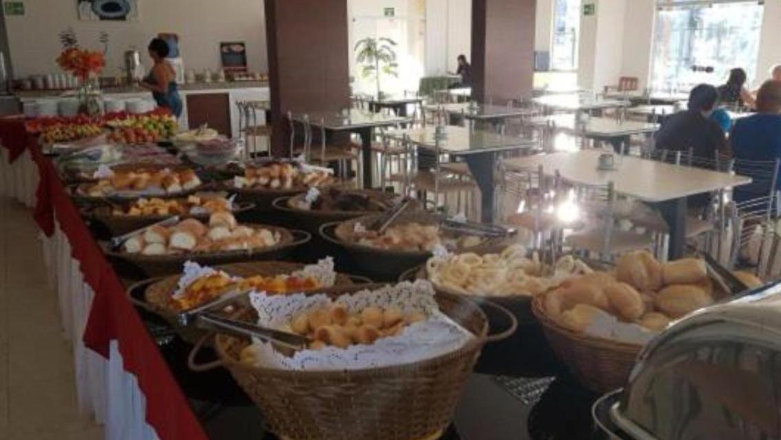 Hotel Golden Dolphin Com Cafe Da Manha! Piscinas 24H Caldas Novas Exterior photo